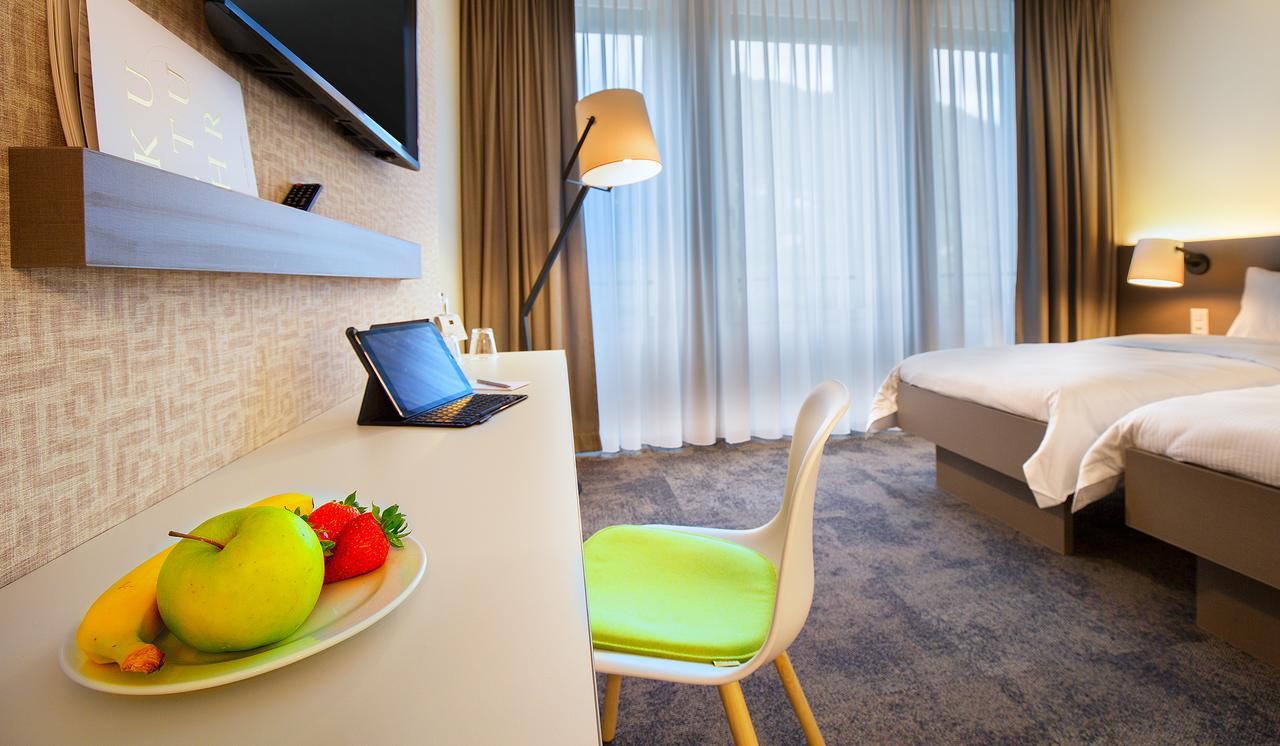 B_Smart Motel Ландкварт Экстерьер фото