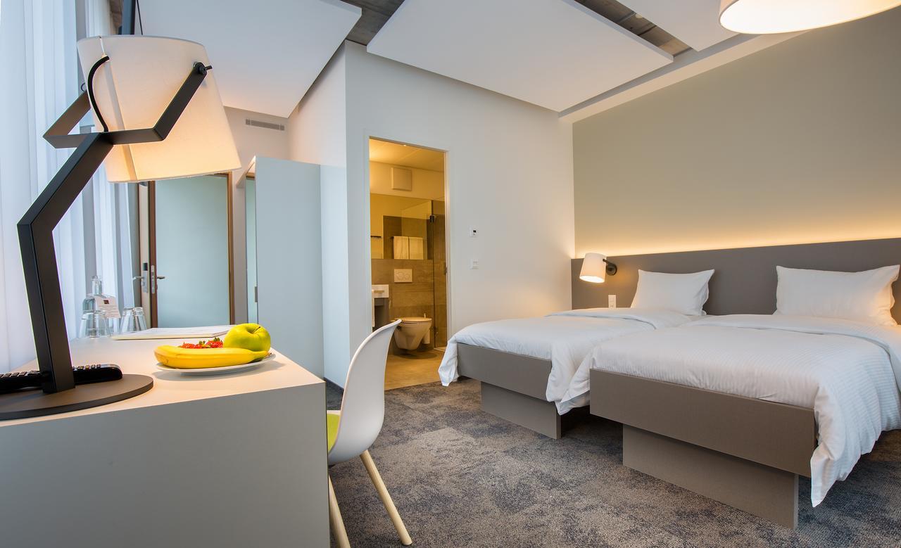 B_Smart Motel Ландкварт Экстерьер фото